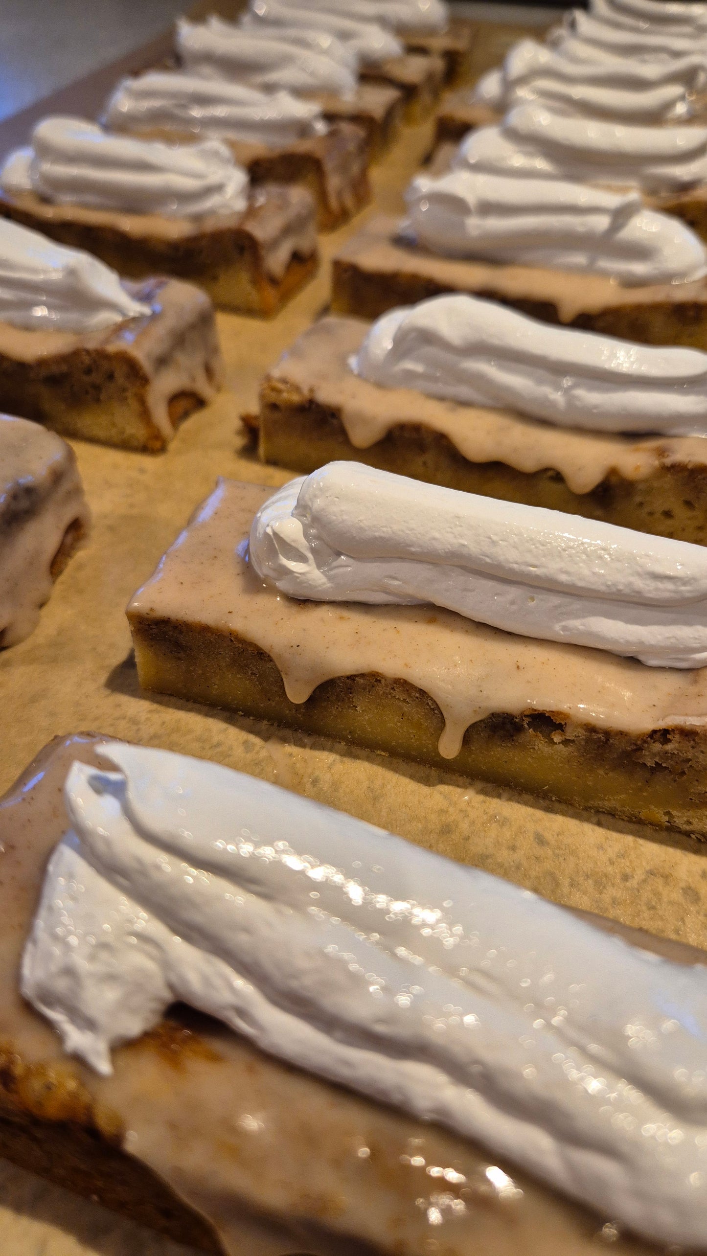 'Cinnamon Bun Hun' Fluff Blondie